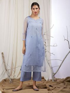 Kurti Styling, Lace Kurti, Aesthetic Suits, Palazzo Outfits, Organza Suit, Simple Kurtis, Mehndi Ceremony, Blue Organza, Happy Dresses