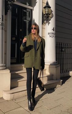 Olive Blazer Outfit, Olive Green Blazer Outfit, Green Blazer Outfit, Olive Green Outfit, Olive Blazer, Lizzy Hadfield, Blazer Verde, Olive Green Blazer, Outfit Ideas For Fall