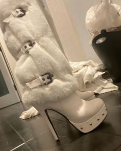 Winter Dress Party, Pu Boots, Boots Platform, Fancy Shoes, 2000s Fashion Outfits, Cute Heels, Shoe Inspo, Girly Shoes, Boots Winter