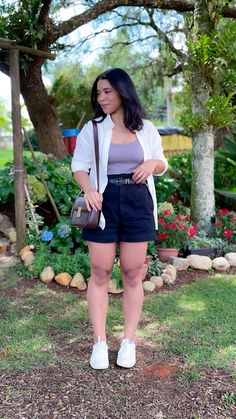 Look com short, elegante com short, look com tênis branco Look Com Short, Looks Com Short, Look Short, Real Women, Keds, Dress Up, How To Wear, Pins, Quick Saves