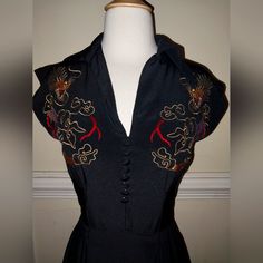 Perfect Condition, Silk Is Lustrous. Invisible Side Zip In Good Condition. Dragon Day, Asian Style Dress, Trashy Diva, Diva Dress, Day Dress, Asian Style, Embroidered Silk, Style Dress, Dresses Xs