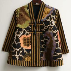 Pola Blazer, Kebaya Lurik, Blazer Batik, Batik Blazer, Blouse Dress Outfit, Fashion Batik, Batik Top, Diy Kimono, Batik Clothing