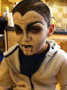 Kids Vampire Makeup, Halloween Face Paint Scary, Vampire Face Paint, Facepaint Halloween, Makeup Vampire, Childrens Halloween Party, Vampire Face