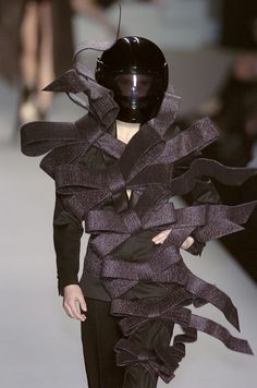 Avangard Fashion, Futuristic Fashion, Runway Pictures, Fashion Details, Fashion Week Spring, Paris Fashion