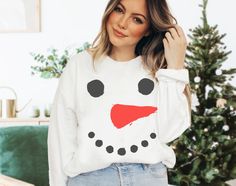 Your winter wonderland dreams will come true with our large playful snowman Sweatshirt. Our frosty face snowman will keep you warm and cozy throughout the holiday season. Grab your cocoa and build a snowman in this adorable classic Christmas sweatshirt. Snowman Christmas Sweatshirt | Couples Christmas Sweatshirt | Snowman Sweater | Christmas Snowman Sweater | Winter Sweatshirt| Snowman Sweat A sturdy and warm sweatshirt bound to keep you warm in the colder months. A pre-shrunk, classic fit sweat Fun White Sweatshirt For Winter, Fun White Winter Tops, Fun White Tops For Winter, Crewneck Diy, Rudolph Outfit, Snowman Sweatshirt, Dreams Will Come True, Snowman Sweater, Couples Christmas