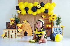 Bee Themed Birthday, Bee 1st Birthday, Bee Birthday Theme, Bee Themed Birthday Party, Bumble Bee Birthday, 1st Birthday Banner, 1st Birthday Party For Girls, Bee Birthday Party, Smash Cake Girl