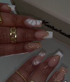 January Nail Sets, Middle Nails Ideas, Short Square French Tip Nails Design, Good And White Nails, Nail For Black Women, Nails Basic Short, Classy Nails With Designs, Manicure Ideas Natural Nails, Nails Different Designs Each Finger