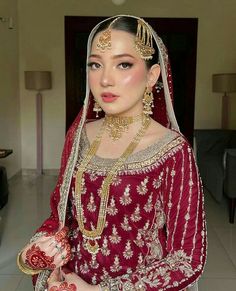 Bridal dress ideas bridal party dress designs ideas welama dress designs ideas welama looks ideas nikha dress ideas pakistani bridal dress ideas nikha looks like bridal makeup looks ideas Mehandi dress ideas Desi Bride Makeup, Desi Bridal Makeup, Pakistani Bridal Makeup Hairstyles, Glam Bride Makeup, Subtle Glam, Wedding Guest Outfit Ideas