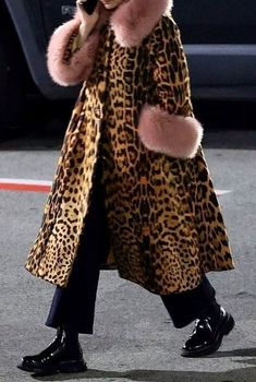 Winter Fashion Outfits For Work, Fashion Tattoo Ideas, Week Aesthetic, Cheetah Print Coat, Fashion Designer Aesthetics, Fashion Week Aesthetic, Looks Street Style, Print Coat, Emma Roberts