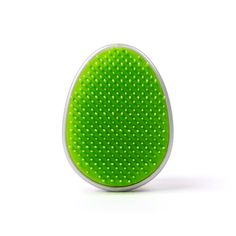 De Veganboost Egg Brush Argan is een revolutionair product. Deze eivormige borstel ligt goed in de hand, waardoor je jouw haar in een handomdraai verzorgt. 

Onze Egg Brush is verrijkt met arganolie, zodat de flexibele haren elk haartype ontwarren en voeden. Van vochtig tot droog, van krullend tot golvend en van zacht tot steil haar: deze brush is een must-have. 

Wil jij de beste tool tegen haarbreuk? Dit is dé oplossing tegen gezonder, sterker en mooier haar.