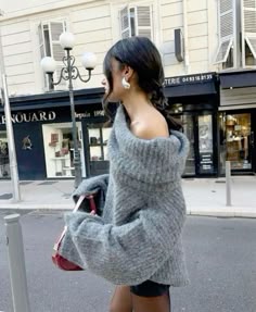 france paris aesthetic french girl spring aesthetic messy french girl pink croissants pain au chocolat baguette macarons parisienne jane birkin champagne diptyque coquette clean girl cozy vanilla aesthetic arc de trioumphe cafe au lait cocoa chanel jadore dior miu miu ad architectural digest interior design aesthetic French Winter Aesthetic, Soft Chic Aesthetic, French It Girl Aesthetic, Parisian Core, French Baddie, Miu Miu Girl Aesthetic, Messy Girl Aesthetic Outfit, Messy French Girl Outfits, Rainy French Aesthetic