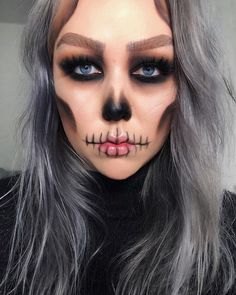 Easy Skeleton Makeup, Skull Face Makeup, Halloween Skeleton Makeup, Halloween Makeup Sugar Skull, Halloween Make-up Looks, Cute Halloween Makeup, Halloween Makeup Diy, Skeleton Makeup, Amazing Halloween Makeup