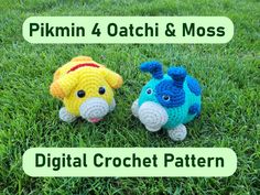 two crocheted stuffed animals sitting on top of green grass with the words pikimn and ottchi & moss