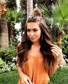 Hun Hairstyle, Amazing Wedding Makeup, Curly Prom Hair, Twisted Hair, Wedding Makeup Tips, Long Face Hairstyles, Face Shape Hairstyles, Vintage Wedding Hair