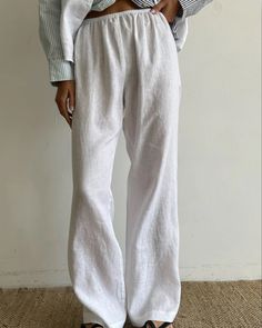 our best-selling silky simple pant now reimagined in easy-breezy linen. designed with a comfortable elastic waist and wide leg silhouette. Hm Linen Pants, White Long Pants Outfit, Low Waist Linen Pants, Linen Pants Aesthetic, Linin Pants, Styling Linen Pants, Low Waist Pants Outfit, Linens Pants, Lenin Pants