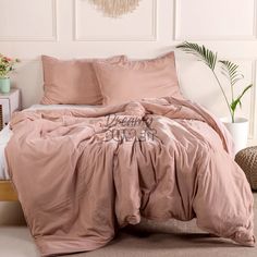 This duvet cover set will add coziness to your bedroom and guarantee a good night's sleep. Cotton bedding is lightweight, breathable and moisture-wicking, which translated to comfort all year round. 𝐏 𝐑 𝐎 𝐃 𝐔 𝐂 𝐓 _ 𝐒 𝐏 𝐄 𝐂 𝐈 𝐅 𝐈 𝐂 𝐀 𝐓 𝐈 𝐎 𝐍 𝐒 Material - Material - 100% Soft Velvet at the front and 100% Soft Cotton at the Backside. Prints - Solid / Plain Color - Dusty Pink Closure - Back Side Zip Closure Wash Care - Machine Washable You can use it as: 1. An exclusive Duvet Co Pink Red Bedroom, Velvet Duvet Cover, Pillow Shames, Velvet Comforter, Velvet Duvet, Red Bedroom, Bedroom Red, Blanket Cover, Plain Color