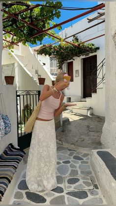 White Maxi Skirt Outfit, Spain Outfit, Maxi Skirt White, Greece Outfit, Skirt Aesthetic, Skirts Flowy, Hawaii Outfits, Flowy Maxi Skirts, White Maxi Skirts