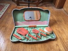 Amerith antique pink bathroom vanity set in a gray case and green cloth setting. Has a comb, 2 mirrors (one cracked), a hair brush, a shoe horn, a nail file, a round box with lid, a nail buffer, and a metal tool Pink Bathroom Vanity, Pretty Vanity, Antique Vanity Set, 1930 Art, Pink Art Deco, Vanity Sets, Art Deco Vanity, Antique Vanity, House Cottage