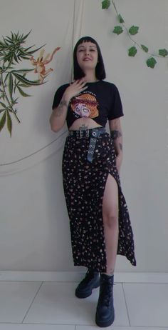 Dark Spring Aesthetic Outfits, Alt Outfit Inspo Summer, Spring Alt Outfits, Colorful Goth Outfits, Summer Goth Outfits Plus Size, Spring Outfits Grunge, Whimsigothic Clothes, Hippie Outfits Summer, Black Long Skirt Outfit