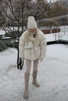 Ice Skating Outfit Ideas, Skating Outfit Ideas, Europe Winter Fashion, Style Inspo Winter, Aesthetics Outfits, Winter Warm Outfits, Rainy Day Outfit For Work, Skating Outfit, Ice Skating Outfit