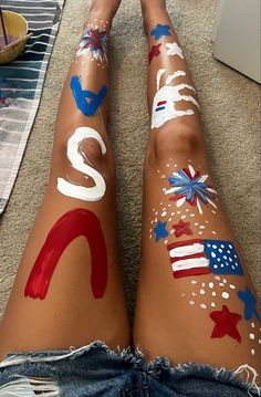 School Spirit Face Paint, July 4 1776, 4th Of July Makeup, Fb Games, Spirit Week Outfits, Leg Art, Leg Painting