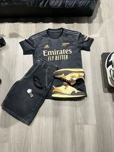 Football Shirt Outfit, Black Men Street Fashion, Streetwear Fits, Mens Casual Dress Outfits, Outfit Inspo Casual