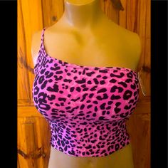 Hot Pink Leopard Print. 1 Shoulder Strap. Marked M/L But Fits More S/M. Whole Top Stretches. Hot Pink Leopard Print, Sequin Halter Top, Fitted Tunic Tops, Ombre Top, Hot Pink Leopard, Tie Crop Top, Balloon Sleeve Blouse, Weird Shirts, Pink Leopard Print