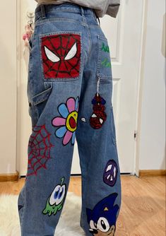 Cute Spiderman Outfits, Things To Paint On Pants, Spider Man Jeans, Clothes Patches Diy, What To Paint On Jeans, Painting On Jeans Aesthetic, Spider Man Pants, Ideas Para Pintar Jeans, Painting Pants Ideas