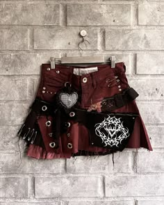 Descendants Inspired Outfits Red, Alt Clothes Diy, Tshirt Dress Diy, Descendants Clothes, Goth Skirts, Descendants Dr, Upcycled Skirt, Wwe Outfits, Street Style Outfits Casual