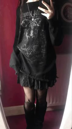 Soft Goth Outfits, Soft Emo, Goth Outfit Inspo, Soft Goth, Goth Y2k, Emo Grunge