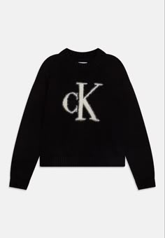 Calvin Klein Outfits, Monogram Pullover, Calvin Klein Sweater, Mode Zara, Black Jumper, Stockholm Fashion, Fashion Design Clothes, Mode Inspiration