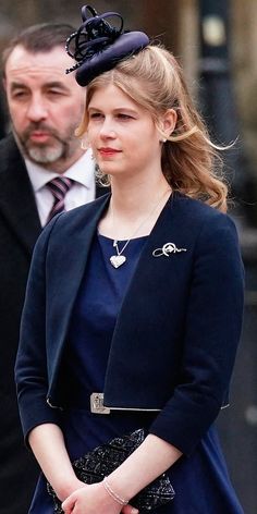 The jewelry of the British royal family Fleece Outfit, The British Royal Family, Memorial Ceremony, Delicate Pendant, Winter Outfits Cold, Gisele Bundchen