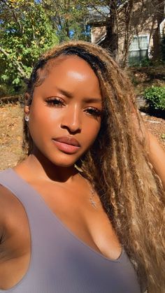 Goddess Locs Blonde, Blonde Faux Locs Black Women, Blond Faux Locs, Ash Blonde Locs, Honey Blonde Faux Locs, Blonde Boho Locs, Blond Locs, Blonde Faux Locs