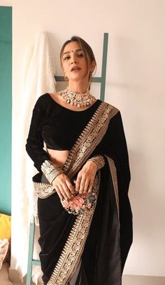 Saree With Lace Border, Velvet Blouse Design, Black Sari, Velvet Saree, Sarees For Girls, Saree Wearing Styles, Simple Saree Designs, New Saree Blouse Designs