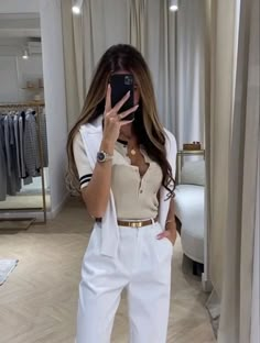 Modele Fitness, Chique Outfits, Looks Chic, Business Casual Outfits, Business Outfits, White Pants, Elegant Outfit