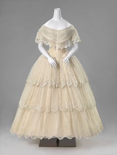 Rijksmuseum 1850s Fashion, 1800s Fashion, 19th Century Fashion, Old Dresses, Victorian Clothing, Antique Dress, Retro Mode, Vintage Gowns, Historical Dresses