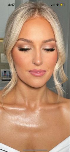 Eye Makeup Blonde Hair, Modern Bridal Makeup, Bridesmaid Makeup Blue Eyes, Wedding Makeup Blonde, Makeup Blonde Hair, Bridal Makeup Inspiration, Green Eyes Blonde Hair, Bridal Makeup For Blondes, Glam Bride Makeup