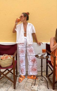 Greek Holiday Outfits, Greek Island Outfits, Greece Trip, Trip Outfit, Greek Summer, Tropical Holiday, Europe Outfits, Italy Outfits, Euro Summer