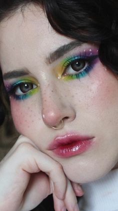 Purple And Red Makeup, Celestial Makeup Looks, Celestial Makeup, Teal Eye Makeup, Dr Makeup, Circus Makeup, Alien Makeup, Makeup Life Hacks, Makeup Colorful