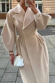 Long Outerwear, Mode Mantel, Long Jackets For Women, Coat Women Fashion, Beige Coat, Stylish Coat, Maxi Coat, Estilo Chic, Woolen Coat