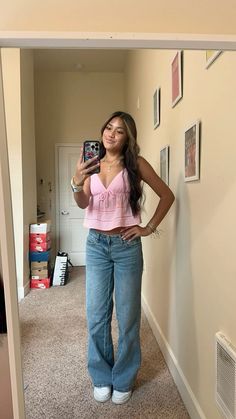 Cute College Fits Summer, Sophomore Year Outfits, Pink Outfit School, Denim Pants Outfits For Women, Free People Love Letter Cami Outfit, Summer Fits Jeans, Summer Outfits Inspo 2024, Pink Clothes Outfits