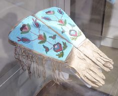 Indians 101: A Plateau Indian Art Collection (Photo Diary) Beaded Gloves, Native American Moccasins, Sioux Indian, Indian Beadwork, Gauntlet Gloves, Into The West, Native Beadwork, Beautiful Beadwork, Nativity Crafts