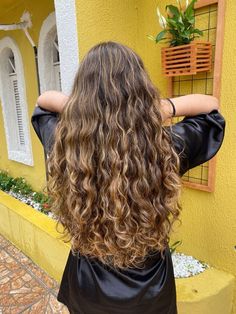 Hair Color Ideas Ash Brown, Anime Hair Color Ideas, Hair Color Ideas Auburn, Ash Brown Hair Color Ideas, Hair Color Ideas Asian, Hair Color Ideas 2023, Stunning Eye Makeup, Anime Hair Color, Brown Wavy Hair