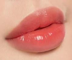 Round Lips No Cupids Bow, Non Cupids Bow Lips, Wide Lips Aesthetic, Pouty Lips Aesthetic, No Cupids Bow Lips, Round Cupids Bow Lips, Rounded Cupids Bow Lips, Princess Peach Lips, Soft Lips Aesthetic