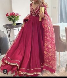 Simple Barat Dress Pakistani, Anarkali For Wedding, Anarkali Design, Barat Dress, Pakistani Anarkali, Womens Trendy Dresses, Traditional Indian Dress, Stylish Short Dresses