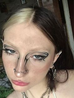 Trible Makeup Look, Rave Makeup Eyeliner, Asymmetrical Eyeliner, Artsy Eyeliner, Crazy Makeup Looks, Cross Makeup, Eyeliner Art, Korean Ootd, Maquillage On Fleek