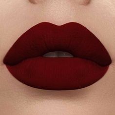 Maquillage Kylie Jenner, Deep Red Lipsticks, Matte Lipstick Shades, Red Lipstick Makeup, Lipstick Nails, Lipstick Tutorial, Lipstick Designs, Lipstick Kit, Lip Makeup Tutorial