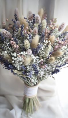 Wedding Lavender Bouquet, Lavender Bouquet Wallpaper, Lavender In Wedding Bouquet, Lavender And Pampas Bouquet, Dried Lavender Bouquet In Vase, Bride Bouquets Dried Flowers, Peonies And Lavender Bouquet, Dried Lavender Wedding Bouquet, Lilac Bouquet Aesthetic