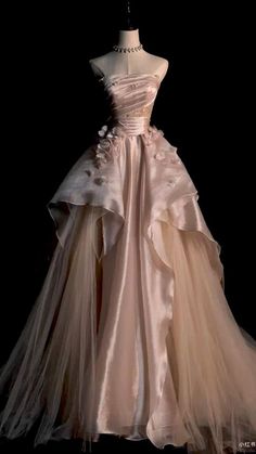 Library Hacks, Debut Gowns, Debut Dresses, Couture Wedding Dress, Yule Ball, Dream Wedding Ideas Dresses, Prom Dress Inspiration, Pretty Prom Dresses