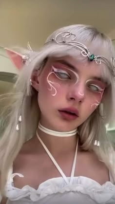 Maquillaje artístico Cool Makeup Looks Creative, Aesthetic Cute Makeup, Mythical Aesthetic, Makeup Looks Creative, Cool Makeup, Cool Makeup Looks, Dope Makeup, Fairy Makeup, Elf Makeup